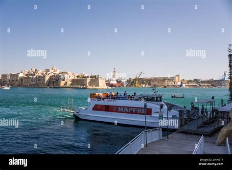 transportation from cospicua to valletta.